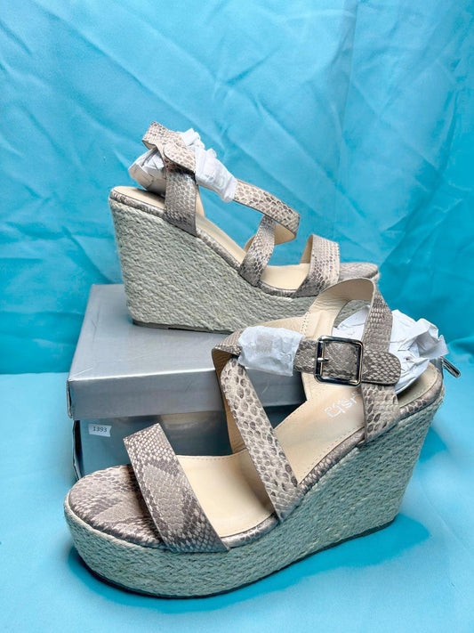 Woman's size 8 open toe wedges snake print  2003