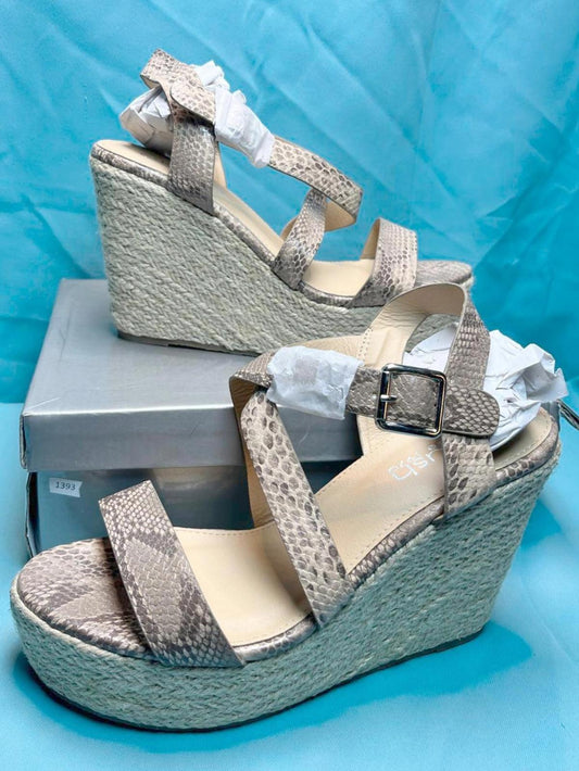 Woman's size 6  open toe wedges snake print 1390