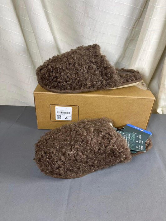 Snug Leaves Scuff Slippers brown Women's size 5 - 6