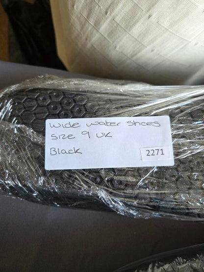 Wide Water beach Shoes Size 9 black 2271