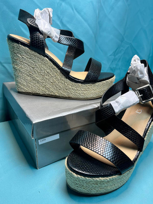 Woman's black Open Toe Wedges size 7 1399