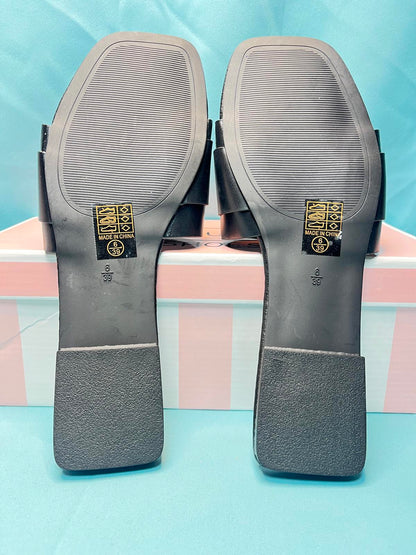 Woman's size 6 Black Open toe flats 1377