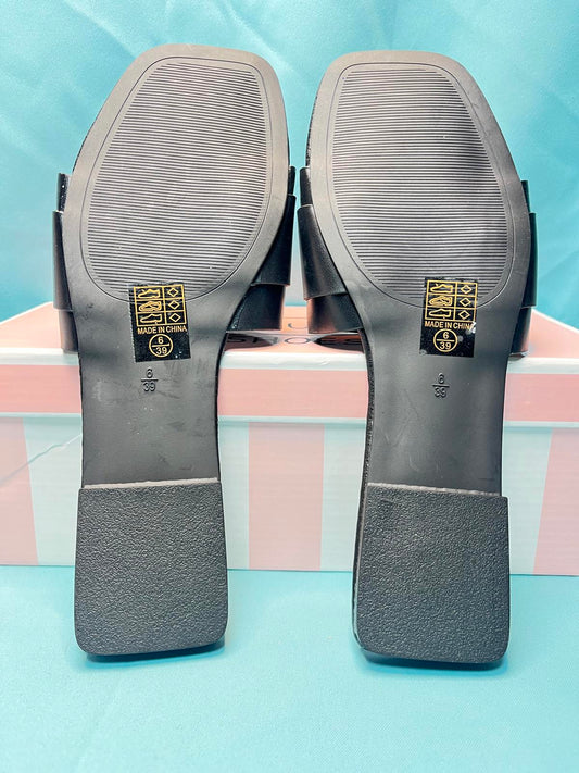 Woman's size 6 Black Open toe flats 1377