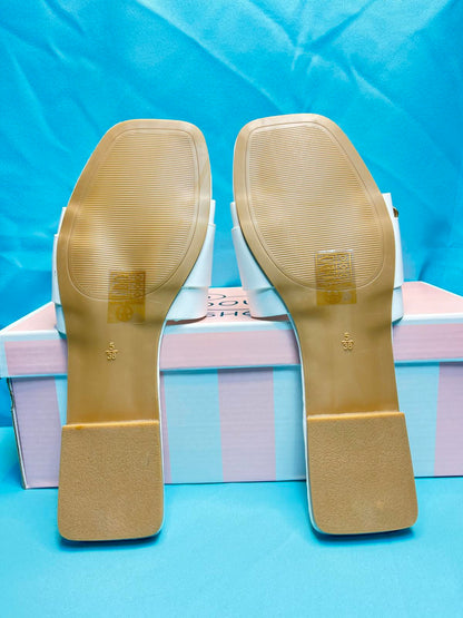 Woman's size 5 Open Toe Flats 1313