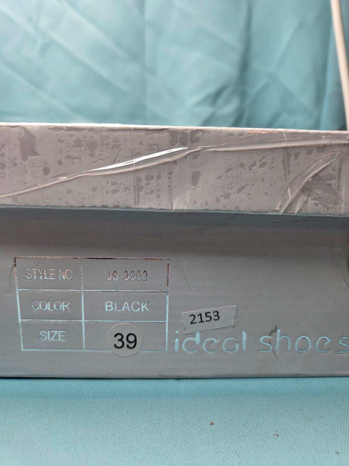 Woman's size 6 Wedges 2153