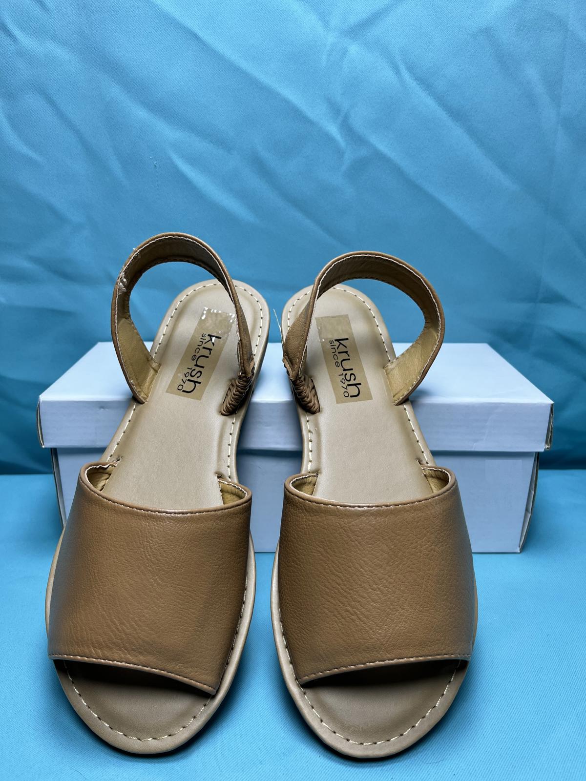 Woman's size 6 Brown Open Toe Flats 1372