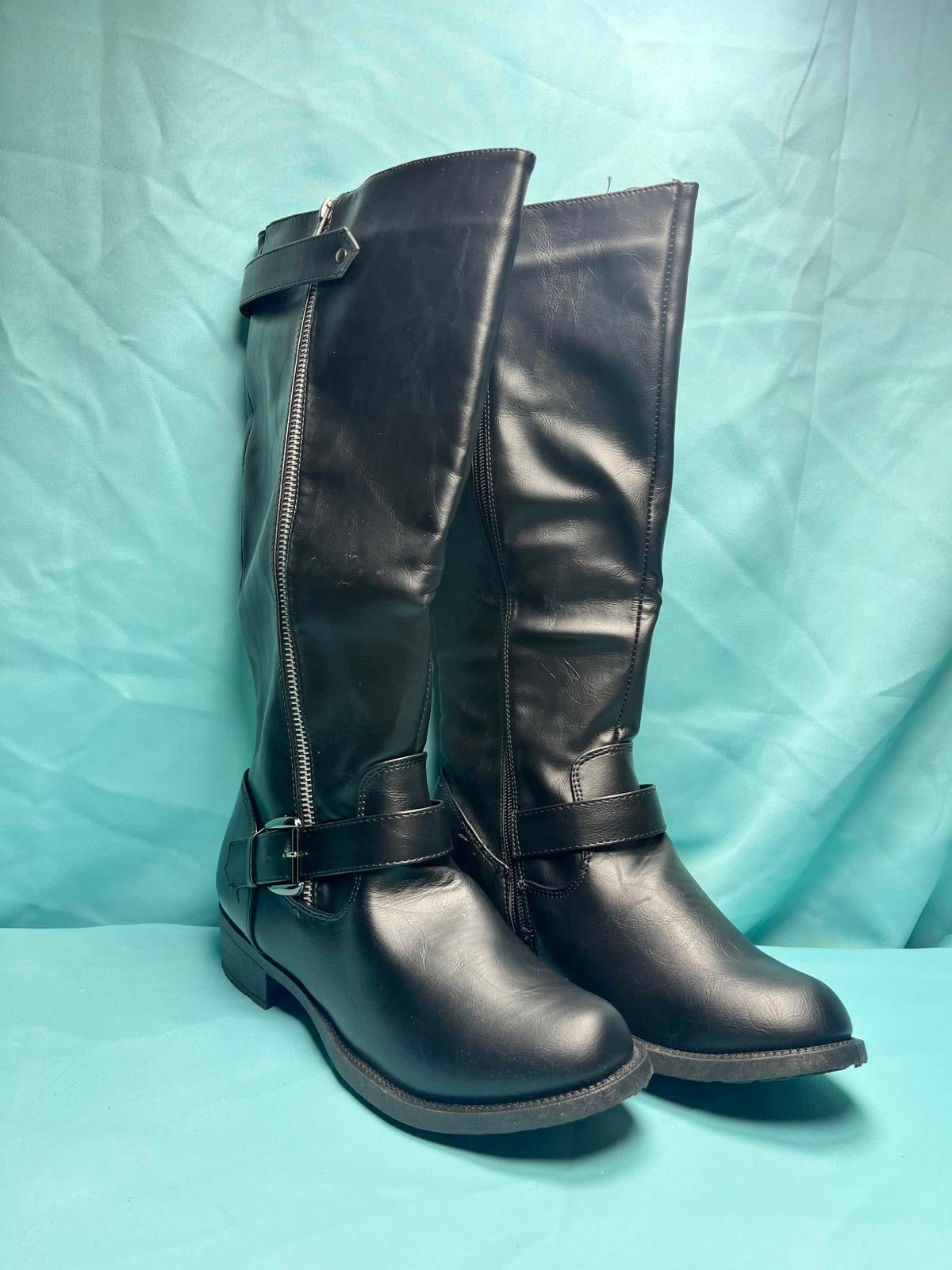 Woman's Size 3 Flat Black Boots 1406