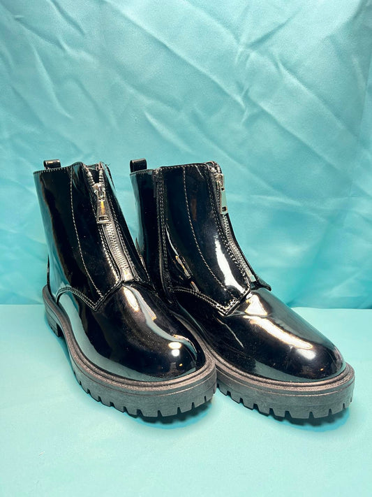 Woman's size 7 Black Patent Zip Front Ankle Boots 2030