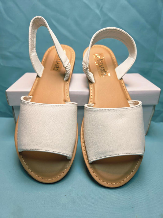 Woman's size 7 Open Toe Flats 2154