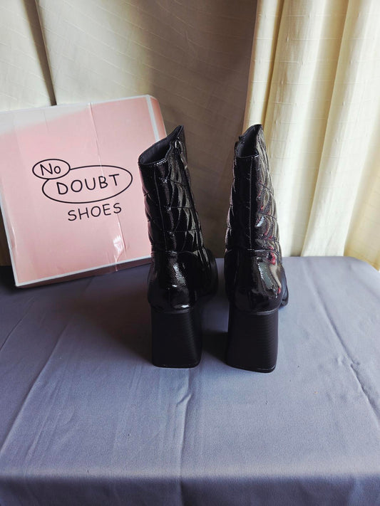 Woman's size 7 Black Crinkle Patent leather boot style 2390